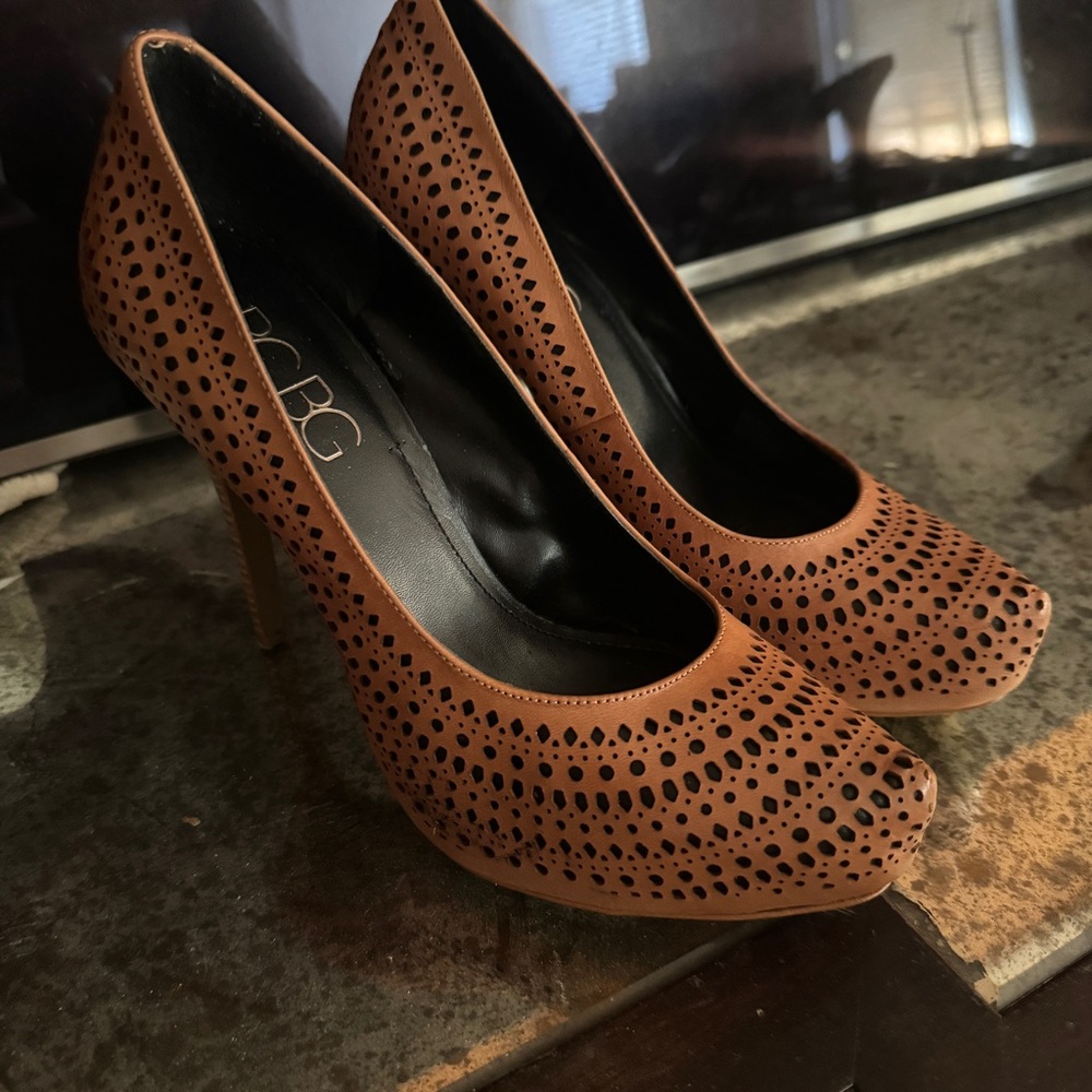 BCBG Paris Size 9 Perdra Leather Platform Heels - Picture 4 of 9